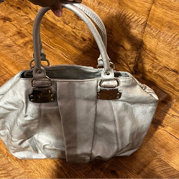20. Aldo Silver metallic bag - Picture 11 of 13